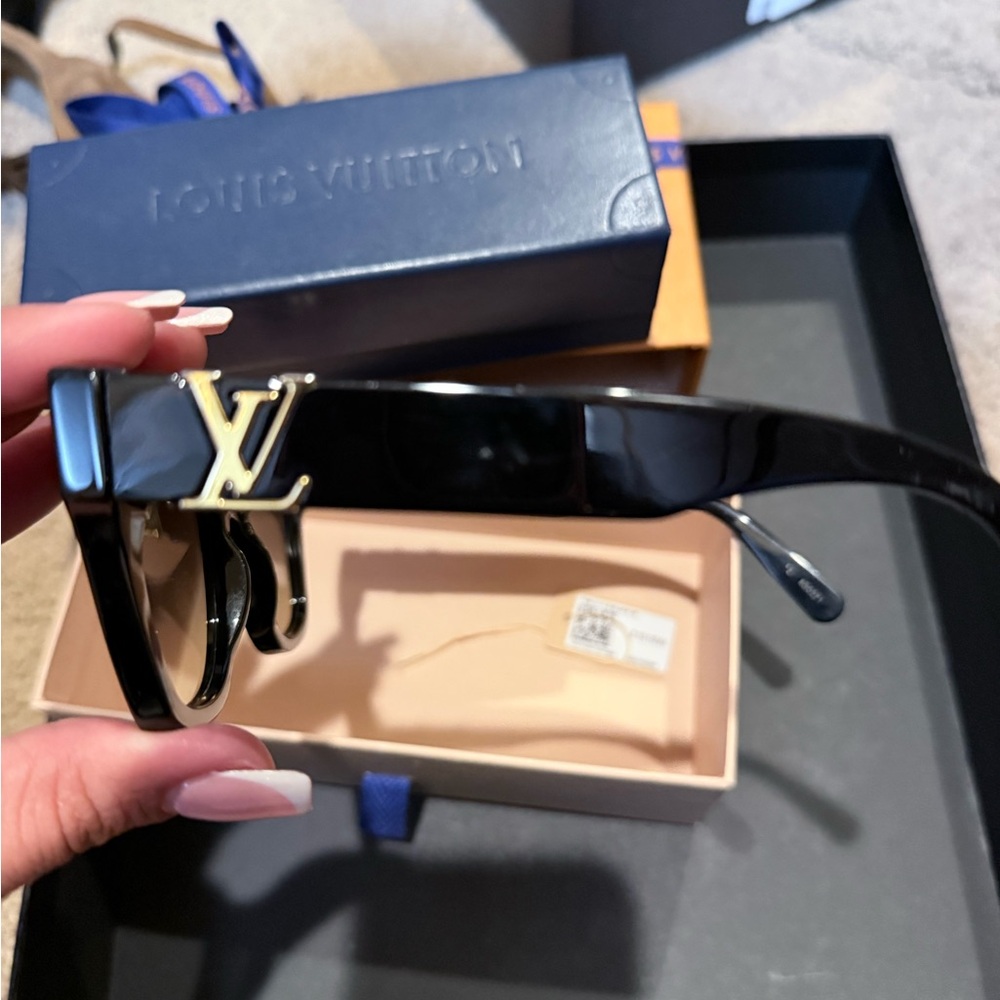 Louis Vuitton Square Cat Eye Sunglasses - Black - Picture 7 of 7
